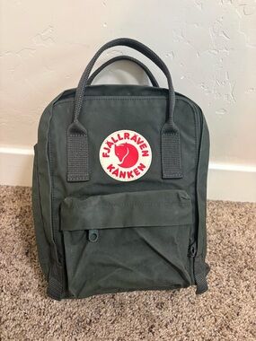 Fjallraven Kånken Mini Backpack - Forest Green